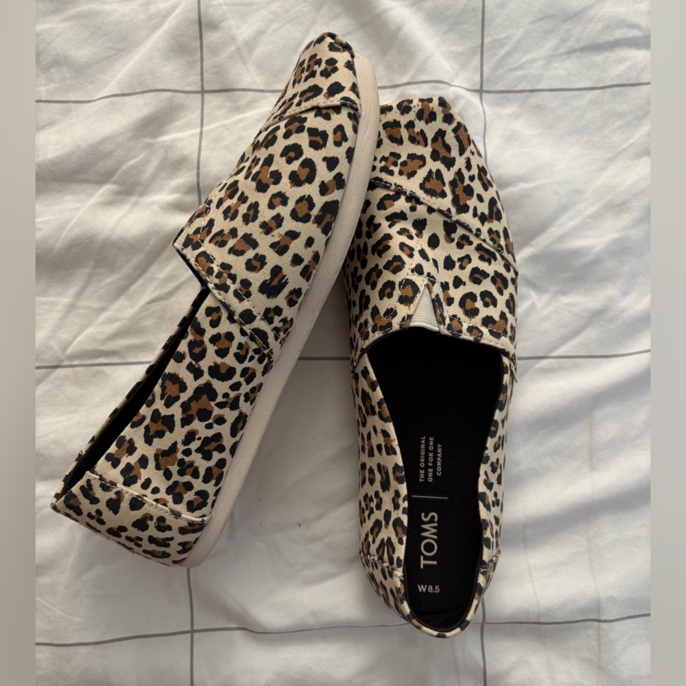 TOMS Women's Leopard Print Flats